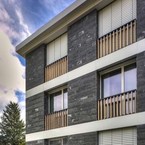 stoneface ventilated mit Naturstein Onsernone bruchroh